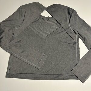 Lululemon Athletica Yoga Top,‎ long sleeve, triangle open in back-gray. Size 4-6